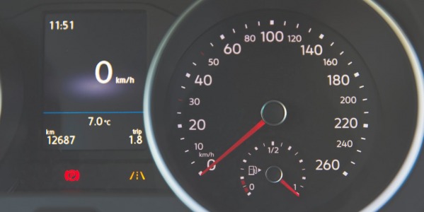 Kontrolka silnika i spadek mocy – co powinniśmy wiedzieć?