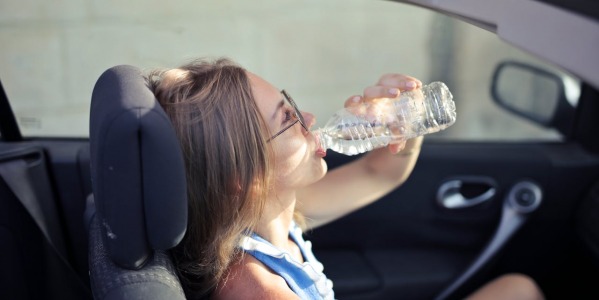 Dlaczego klimatyzacja nie chłodzi? Objawy niedoboru czynnika