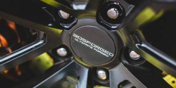 Jak i kiedy wymieniać klocki i tarcze hamulcowe? Ile kosztuje taki serwis? Sprawdzamy!