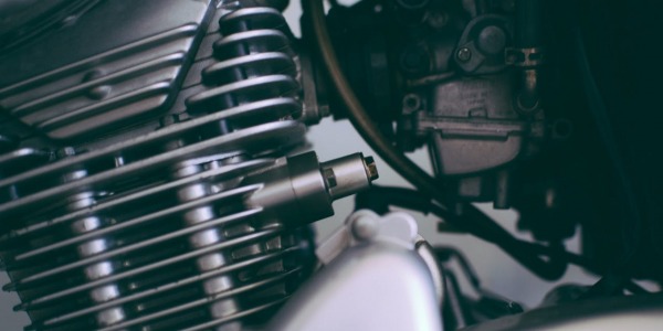 Jak szybko i skutecznie wykonać pomiar ciśnienia sprężania? Kilka przydatnych wskazówek