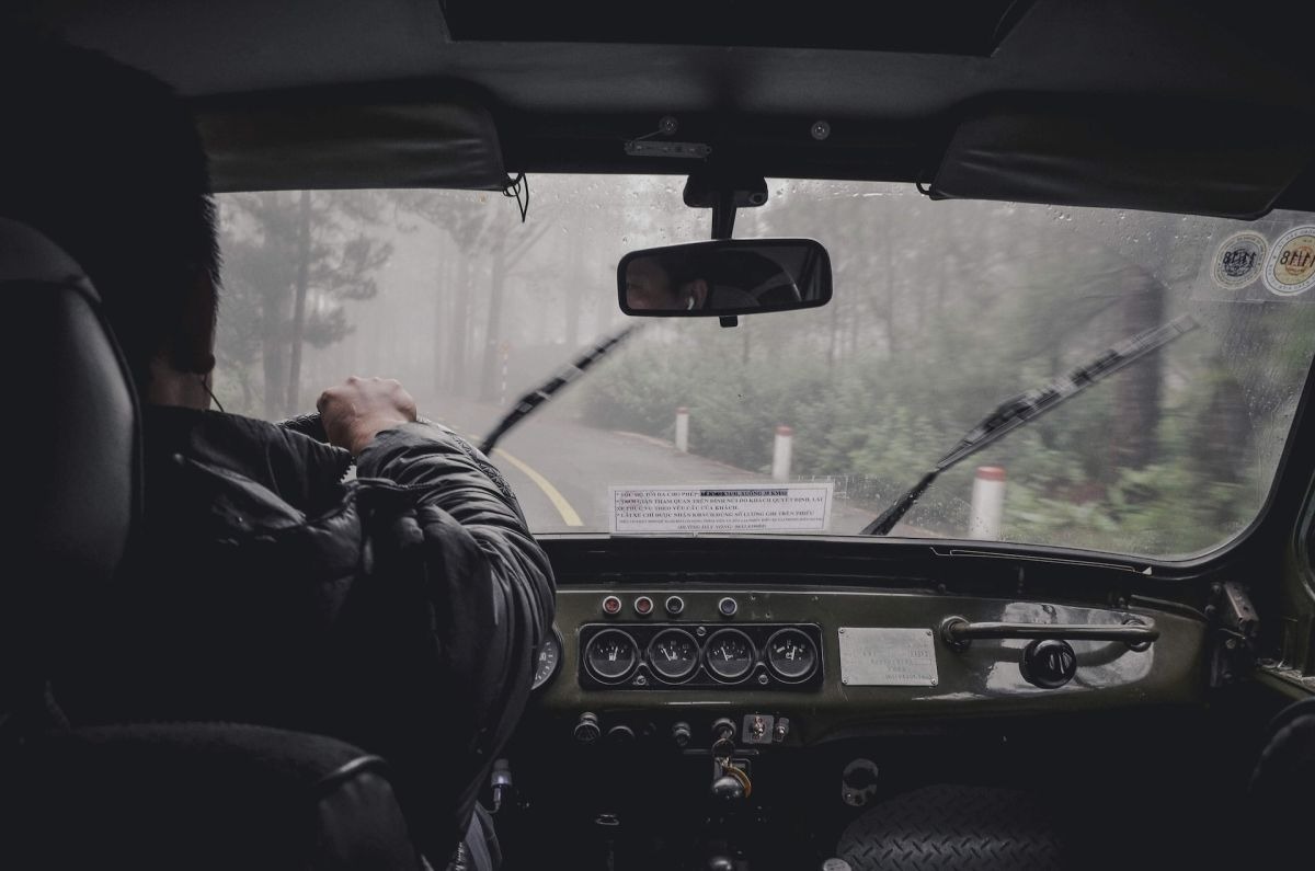 Auto nie odpala po deszczu, czyli negatywne działanie wilgoci pod maską