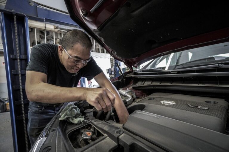 Ile kosztuje wymiana oleju w samochodzie – cena wymiany oleju