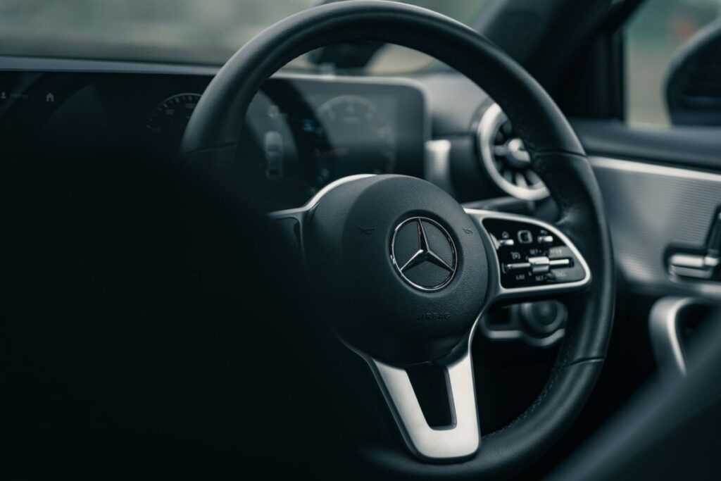 Jak odpalić auto na kable? Kolejność działań