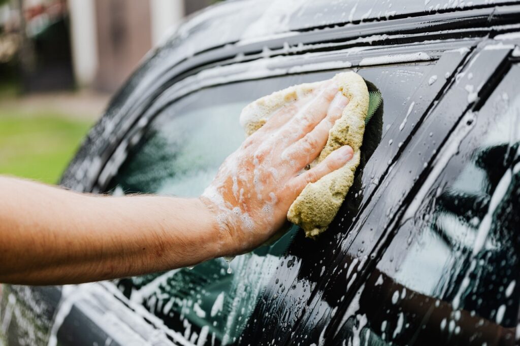 Prawidłowe woskowanie samochodu, czyli jak nałożyć wosk na auto w kilku krokach?